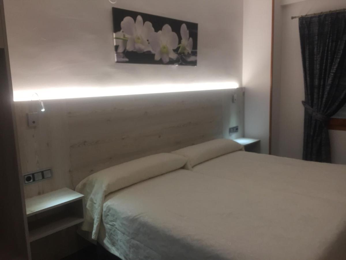 Hostal Pirineos אינסה מראה חיצוני תמונה