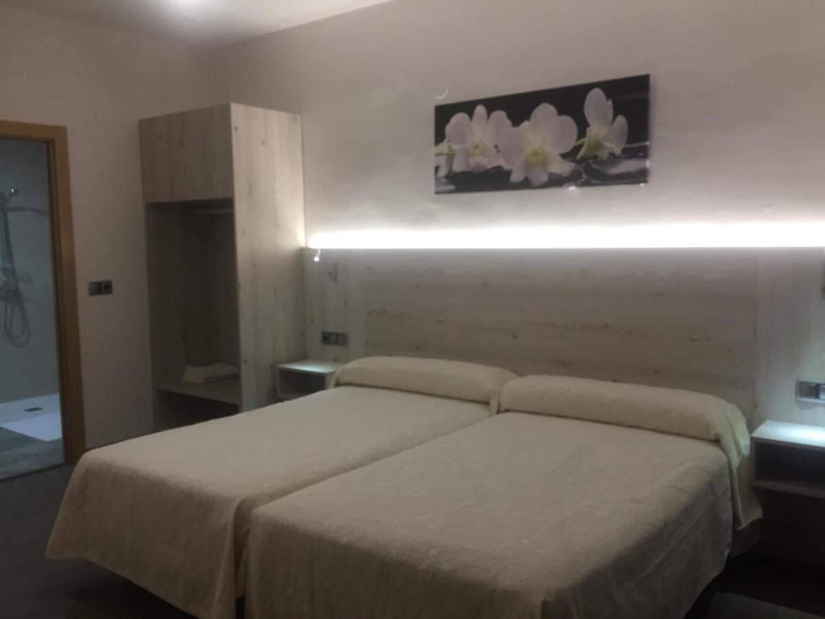 Hostal Pirineos אינסה מראה חיצוני תמונה