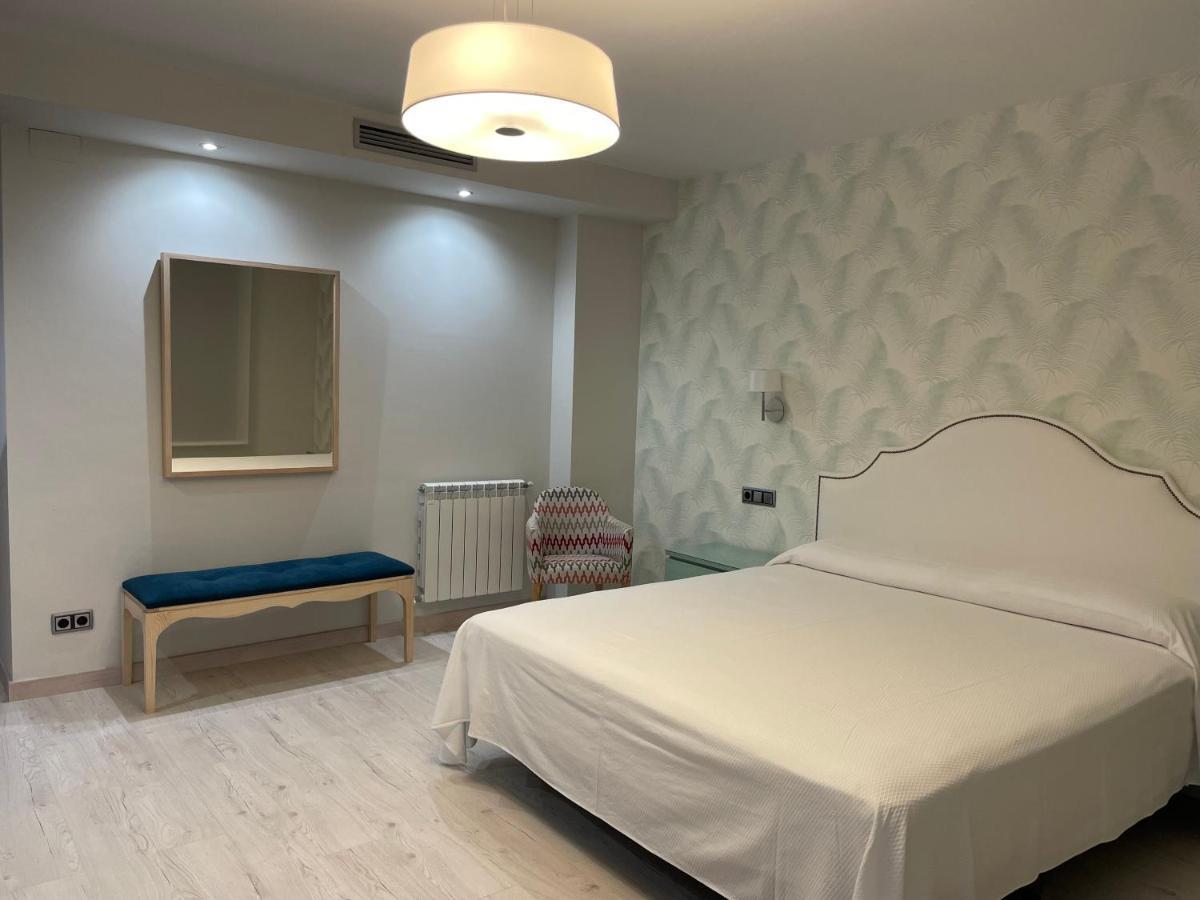 Hostal Pirineos אינסה מראה חיצוני תמונה