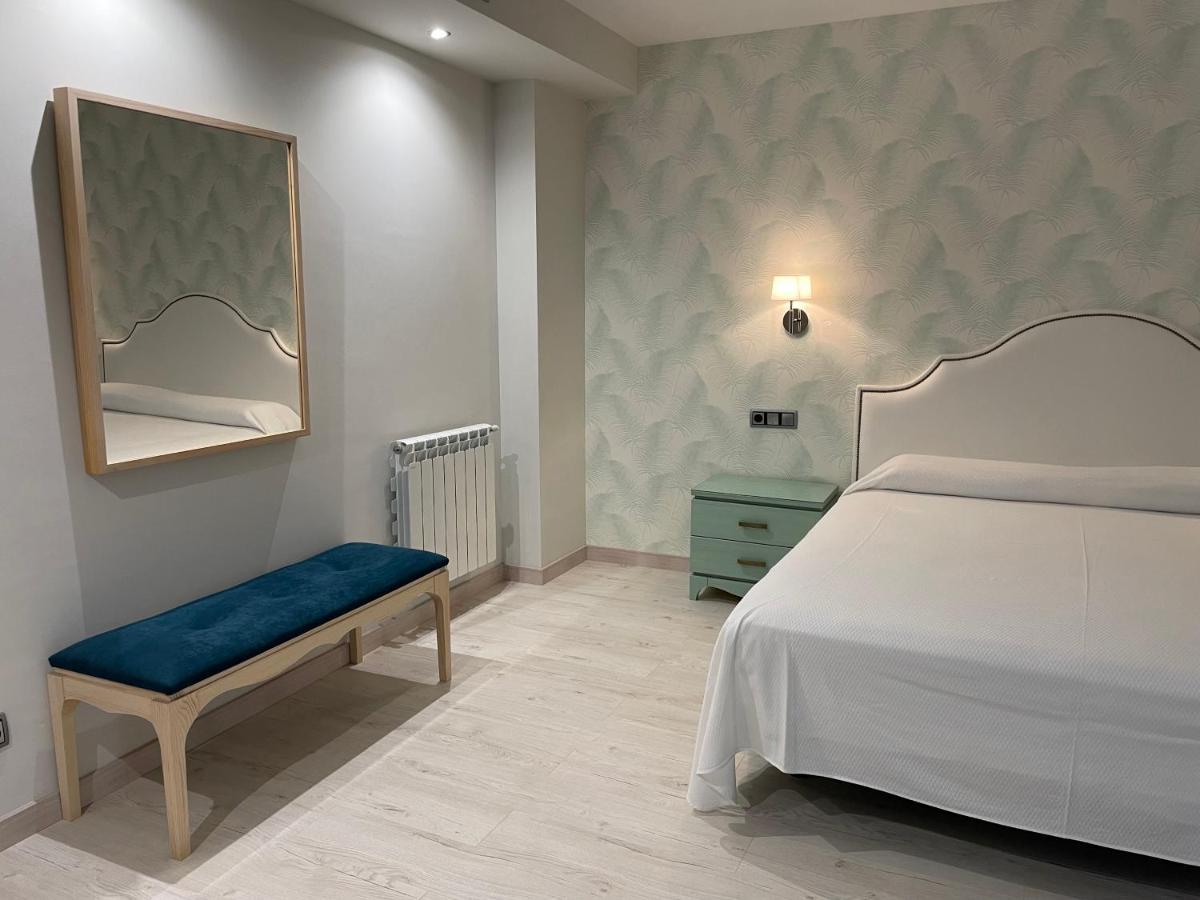 Hostal Pirineos אינסה מראה חיצוני תמונה