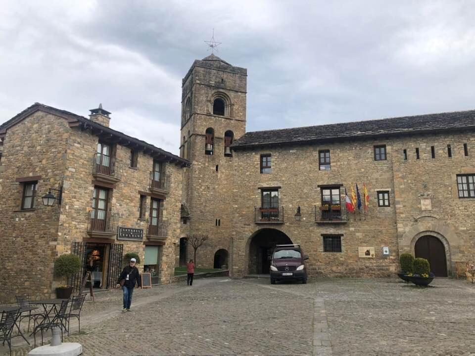 Hostal Pirineos אינסה מראה חיצוני תמונה