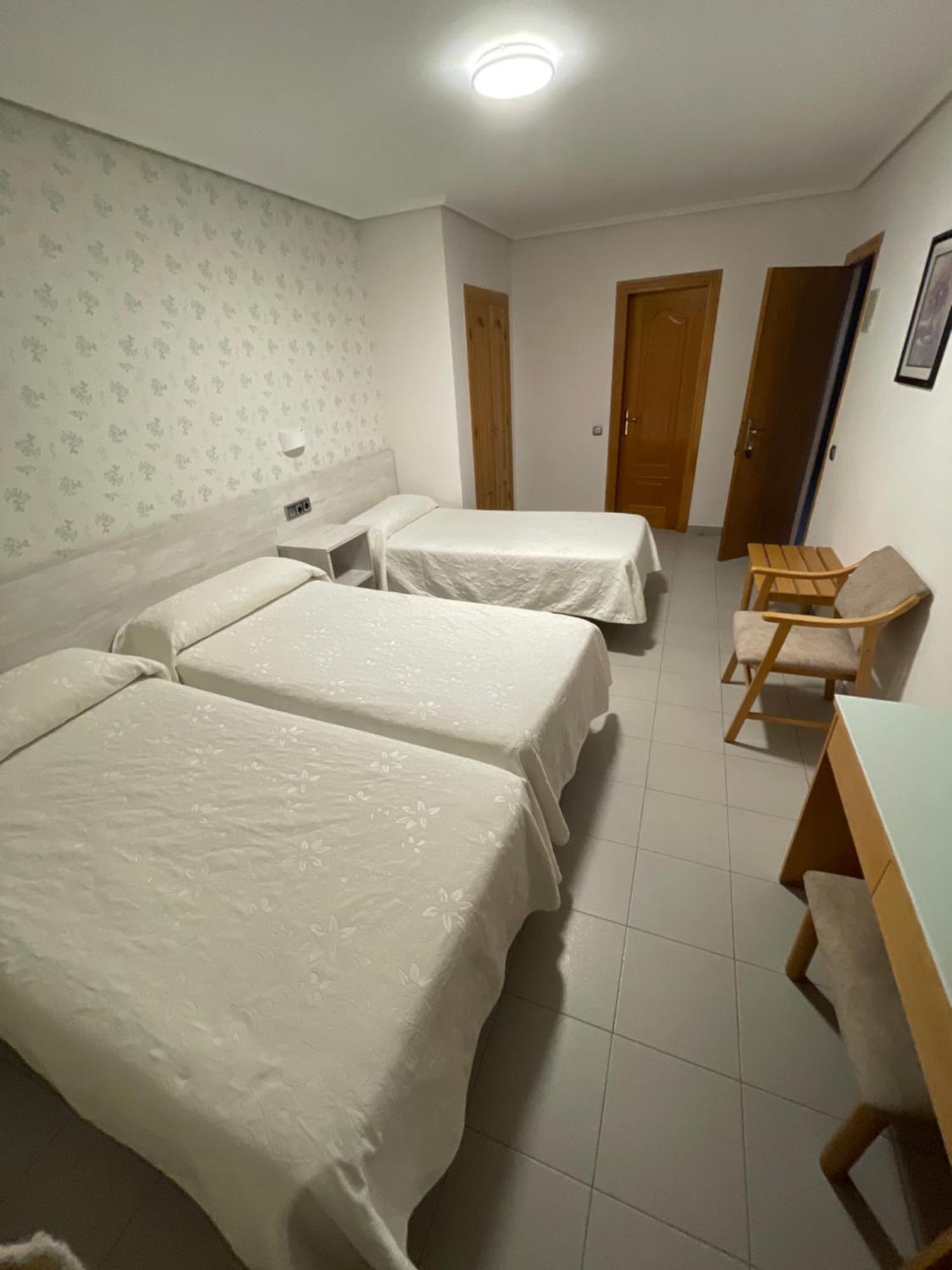 Hostal Pirineos אינסה מראה חיצוני תמונה