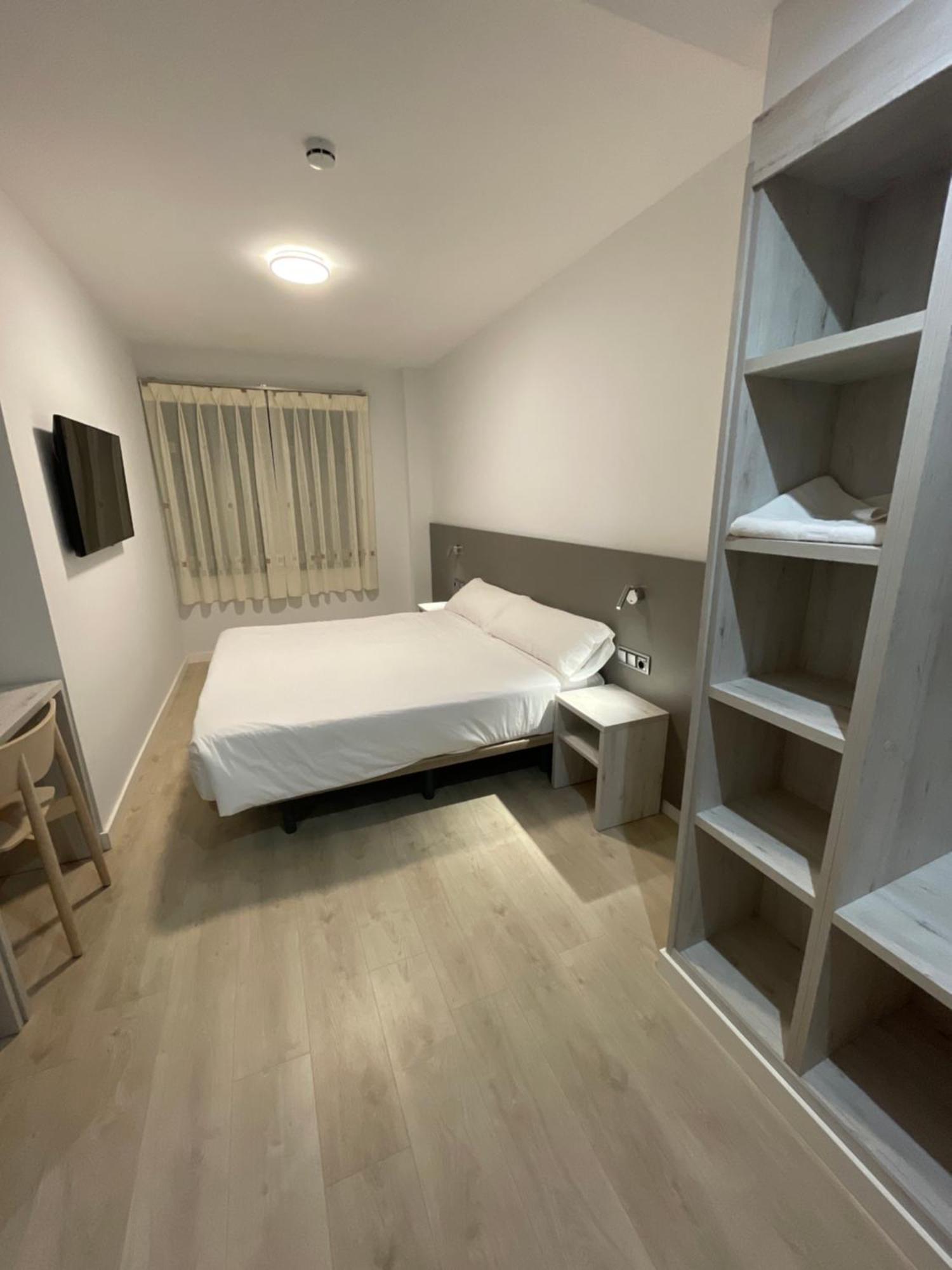 Hostal Pirineos אינסה מראה חיצוני תמונה