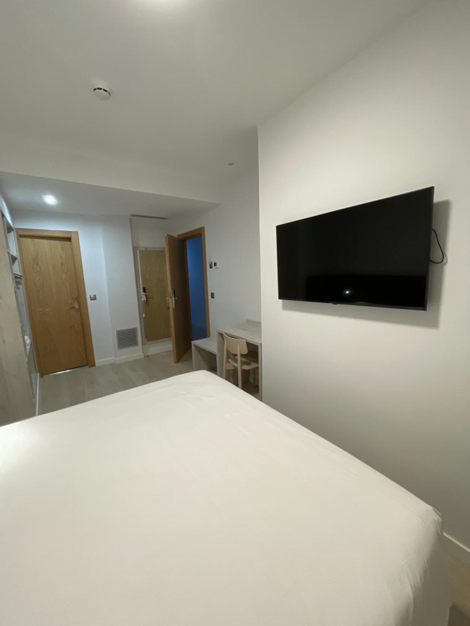 Hostal Pirineos אינסה מראה חיצוני תמונה