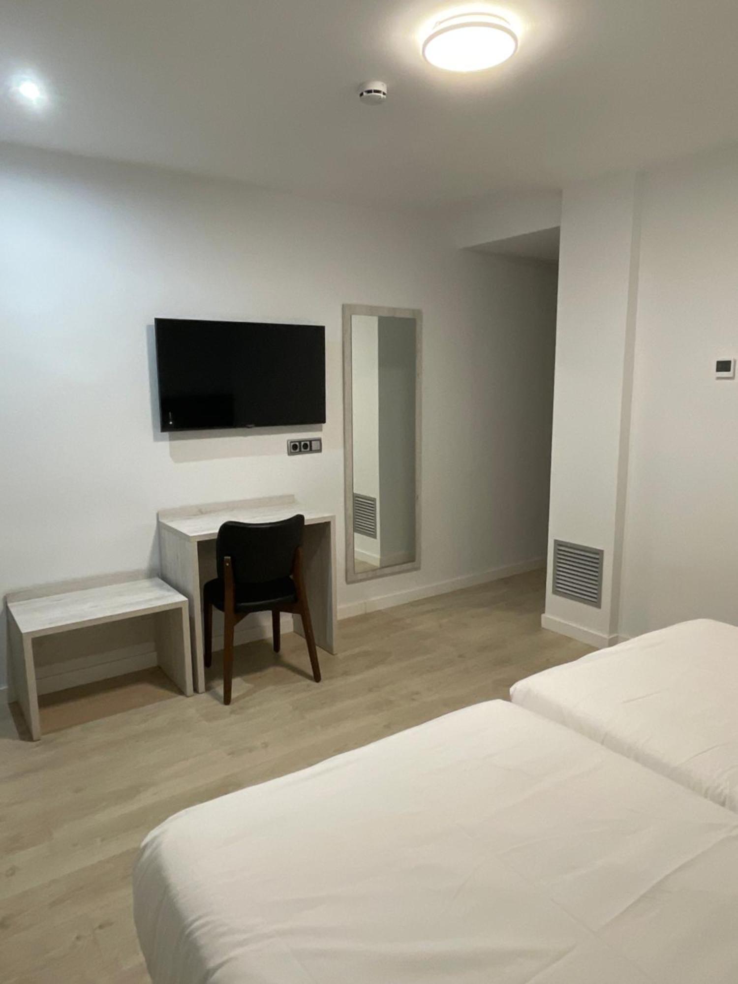 Hostal Pirineos אינסה מראה חיצוני תמונה