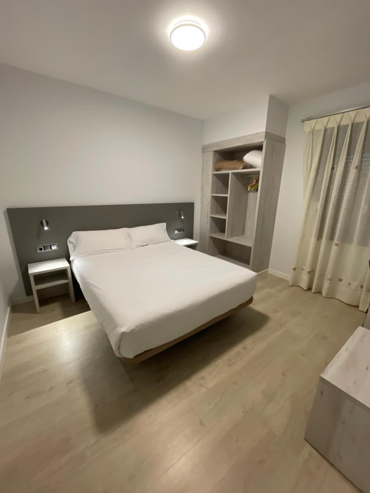 Hostal Pirineos אינסה מראה חיצוני תמונה