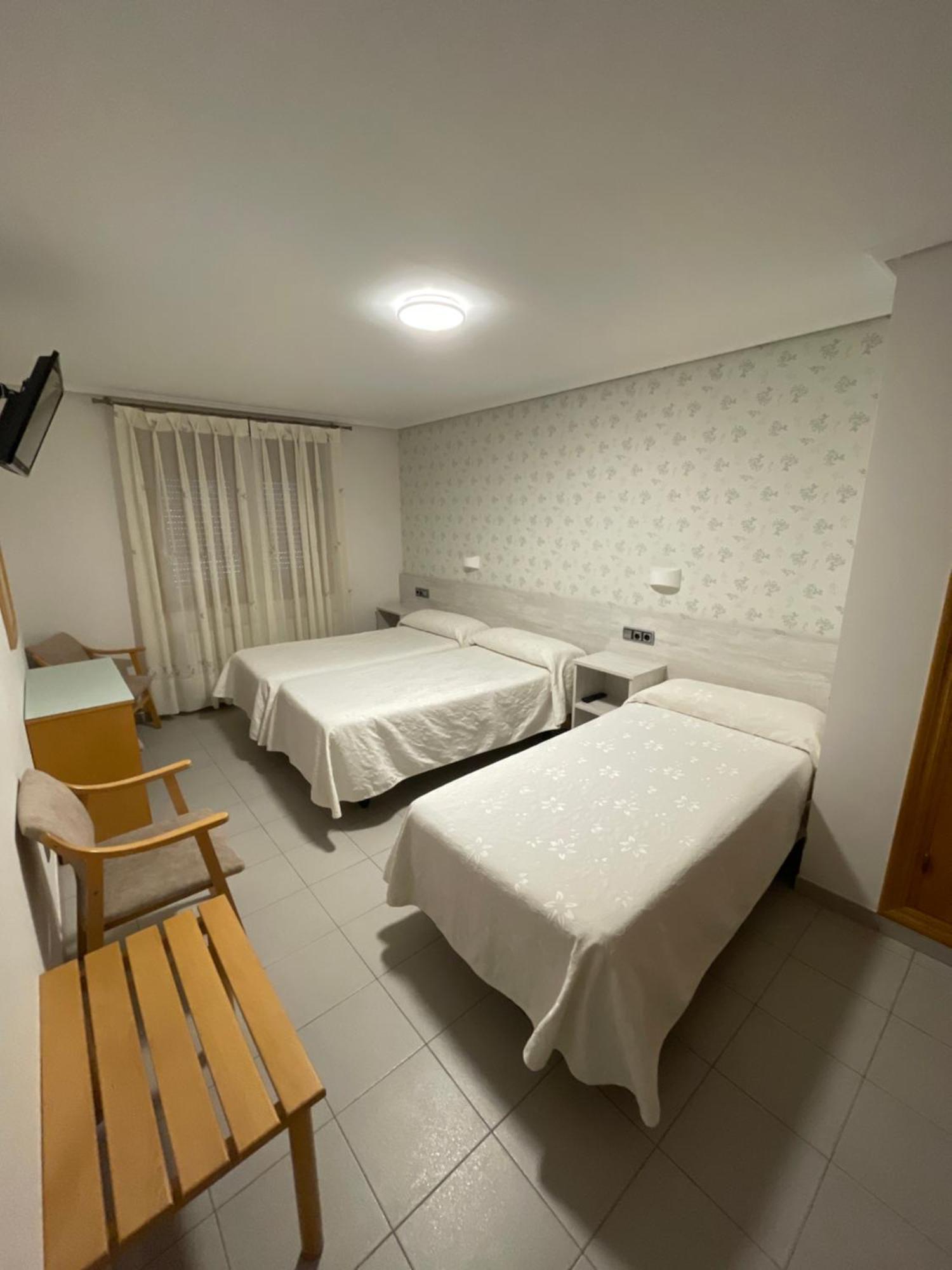 Hostal Pirineos אינסה מראה חיצוני תמונה