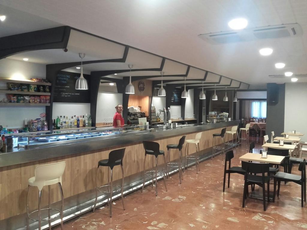 Hostal Pirineos אינסה מראה חיצוני תמונה