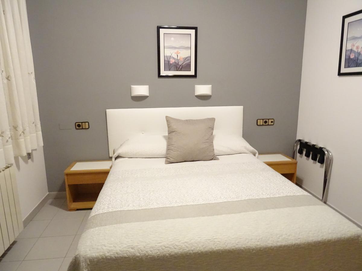 Hostal Pirineos אינסה מראה חיצוני תמונה