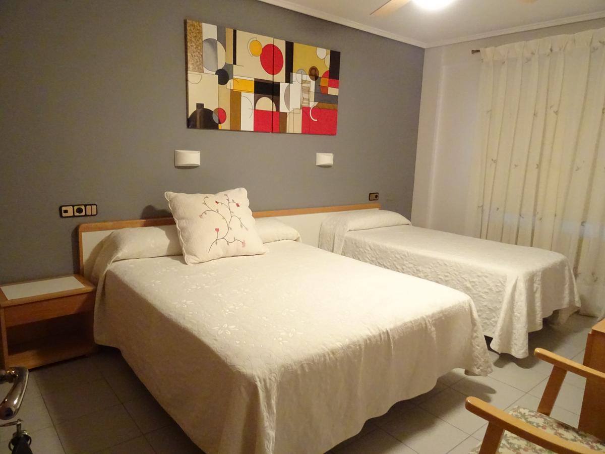 Hostal Pirineos אינסה מראה חיצוני תמונה