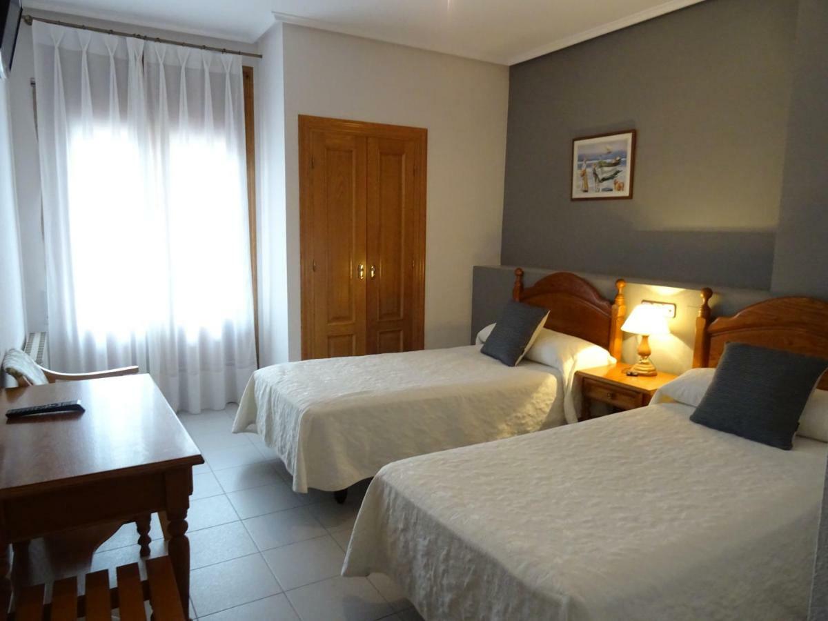 Hostal Pirineos אינסה מראה חיצוני תמונה
